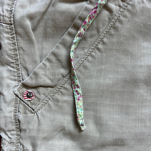 VINTAGE VTG Miss Sixty Khaki Cargo Capri Pants With Floral Detail Size 27 - Picture 8 of 8